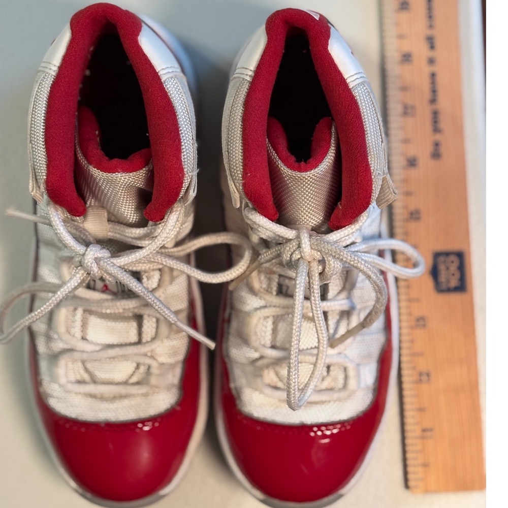 Nike Air‎ Jordan 11 Retro Cherry White Red Patent Leather Youth GS Shoes 1Y EUC - Picture 3 of 13
